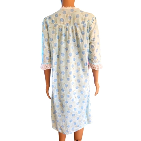 Vintage Blue Rose Robe - Picture 2 of 6
